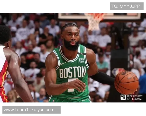 克鲁克斯在NCAA女篮赛中狂砍41分4篮板3助攻展现巨星风采 克鲁克斯在NCAA女篮赛中狂砍41分4篮板3助攻展现巨星风采